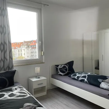For Fitters I Schuetzenstr 4-12 *
