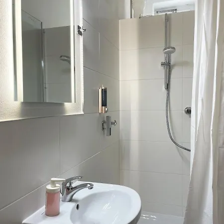 Apartment For Fitters I Schuetzenstr 4-12 *