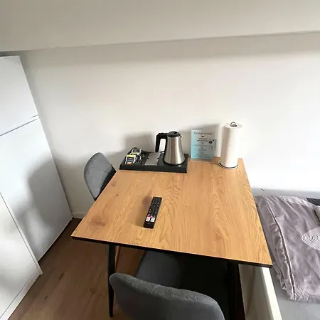 For Fitters I Schuetzenstr 4-12 *